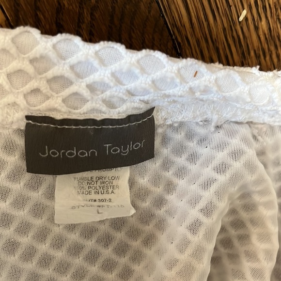 Jordon Taylor Button Up Short Sleeve Beach Cover Up with Pocket - Picture 3 of 3